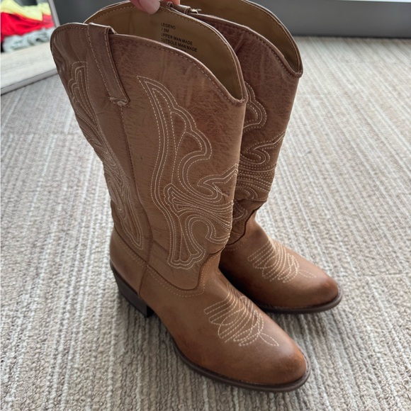 Tan Western Cowboy Boots (size 7.5) - Picture 3 of 6